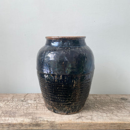 Black glazed east Asian vintage pot - MIKAFleurAntique