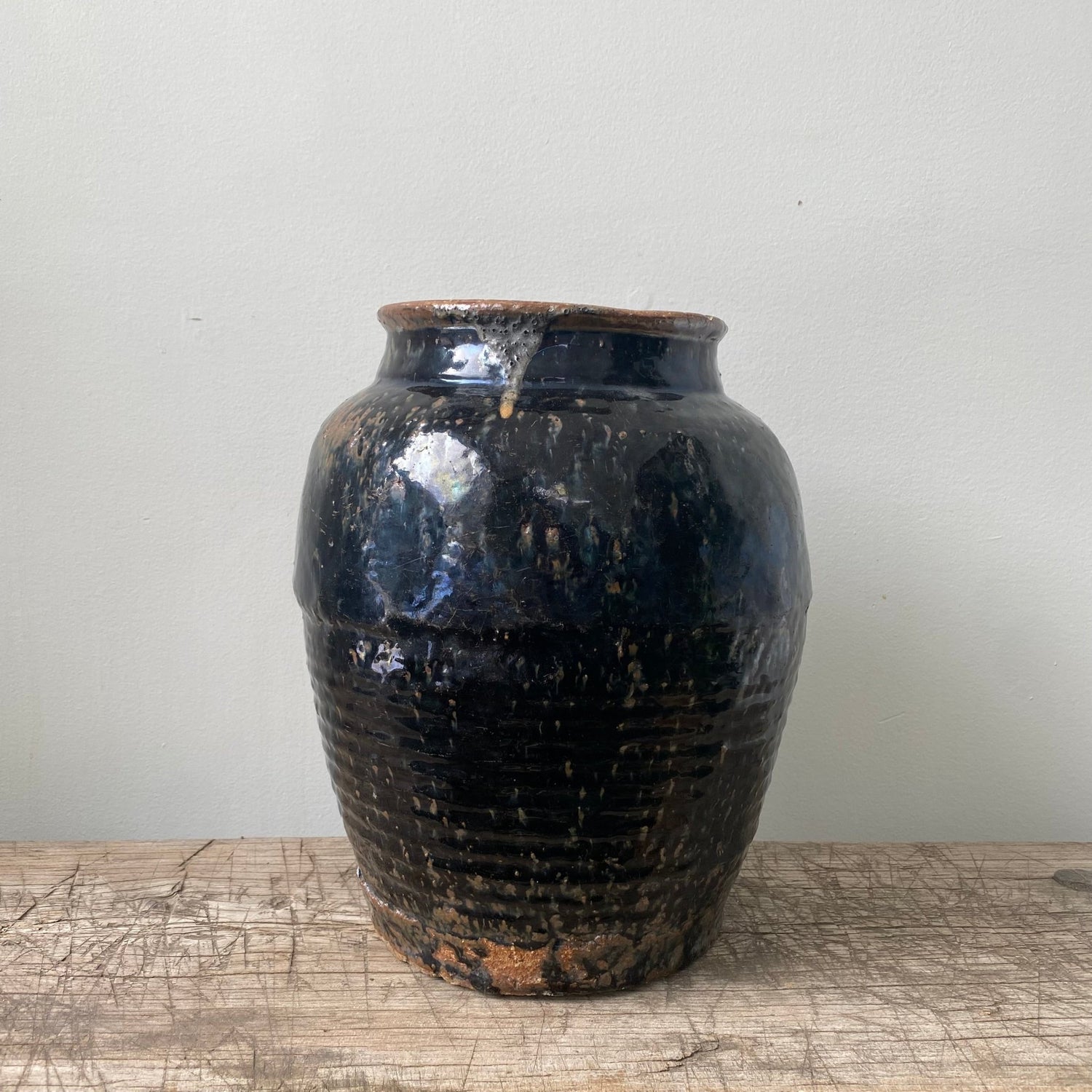 Black glazed east Asian vintage pot - MIKAFleurAntique