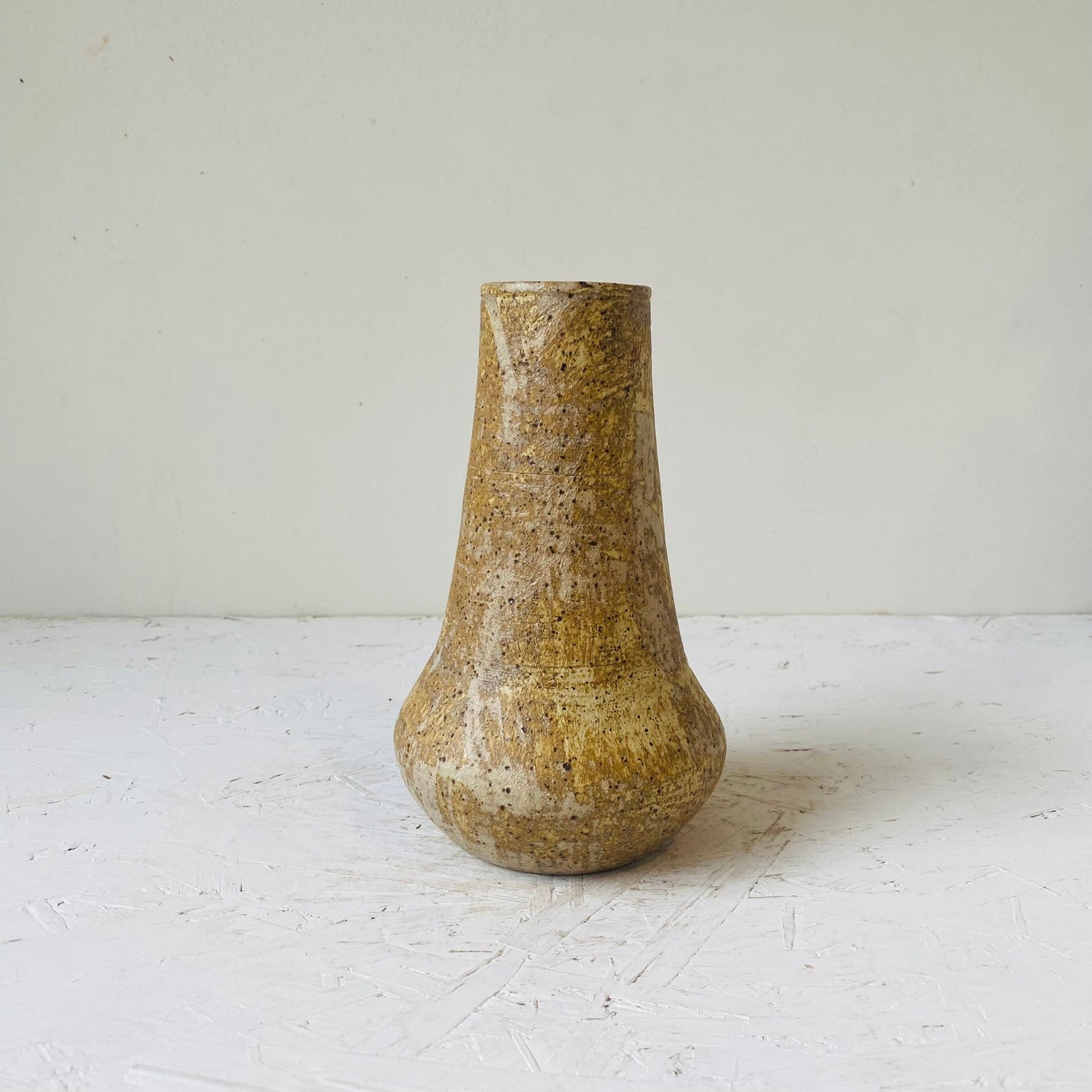 MIKA’S HANDMADE KOHIKI VASE - MIKAFleurHardgoods