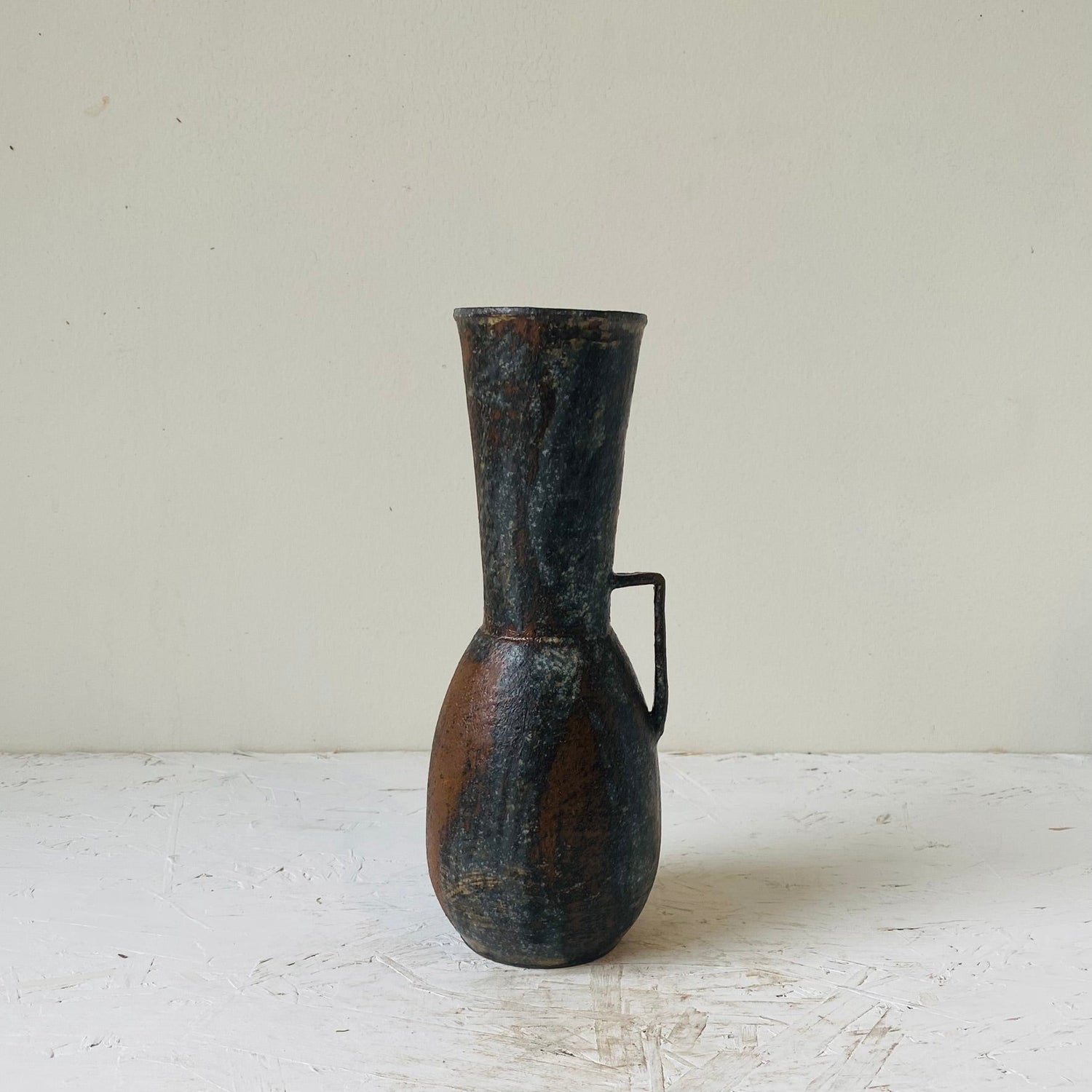 MIKA’S HANDMADE KOHIKI VASE - MIKAFleurHardgoods